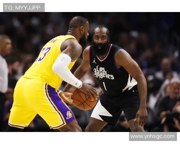 哈登在雷霆与湖人激战中展现超凡球技引发球迷热议